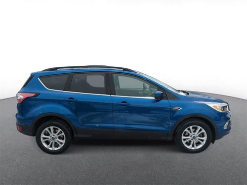 Used 2018 Ford Escape SE image 9