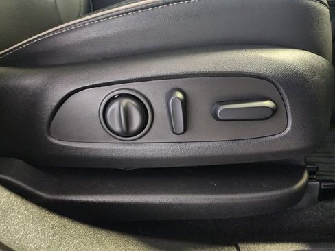 Certified 2023 GMC Acadia Denali w/ Denali Ultimate Package image 22