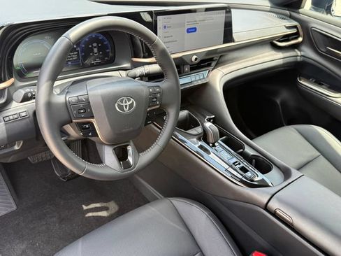 Used 2025 Toyota Crown AWD/4WD image 10