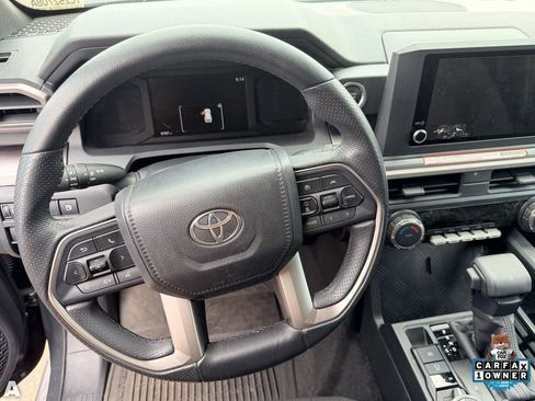 Used 2025 Toyota 4Runner SR5 AWD/4WD image 9