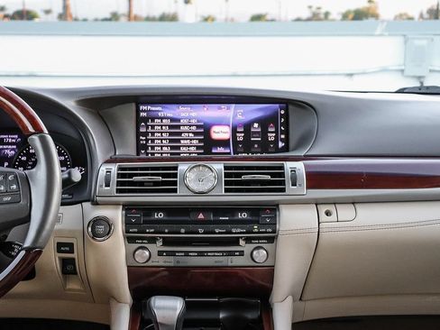 Used 2016 Lexus LS 460 w/ Comfort Package RWD image 16