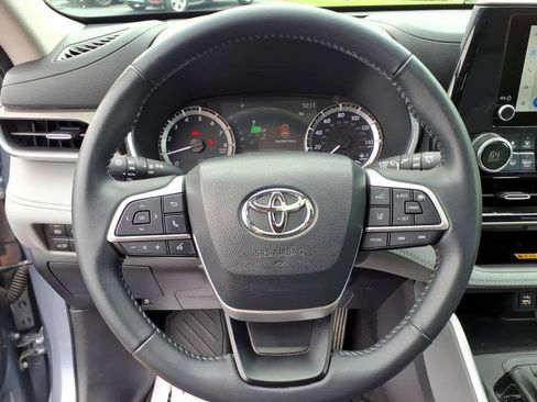 Used 2023 Toyota Highlander XLE FWD image 25
