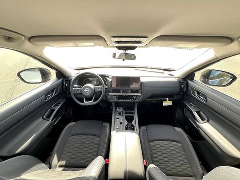 New 2026 Nissan Pathfinder S image 17