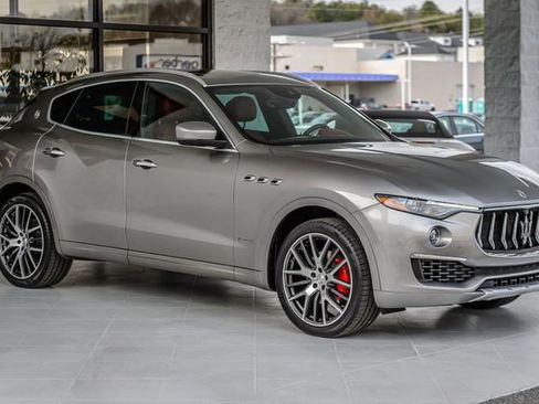 Used 2019 Maserati Levante GranLusso image 4