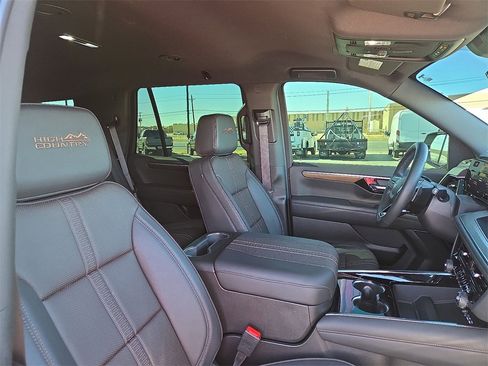 Used 2025 Chevrolet Tahoe High Country image 14