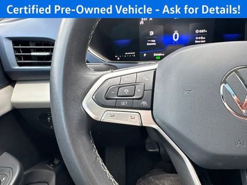 Certified 2022 Volkswagen Taos SE w/ Panoramic Sunroof Package AWD/4WD image 19