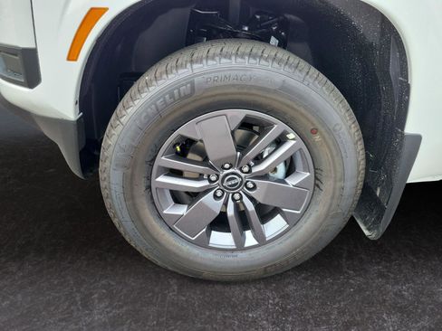 Used 2025 Nissan Frontier SV image 15