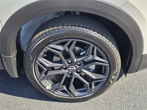 New 2026 Nissan Kicks SR image 12