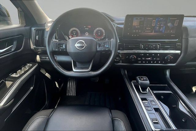Used 2026 Nissan Pathfinder SL FWD image 8