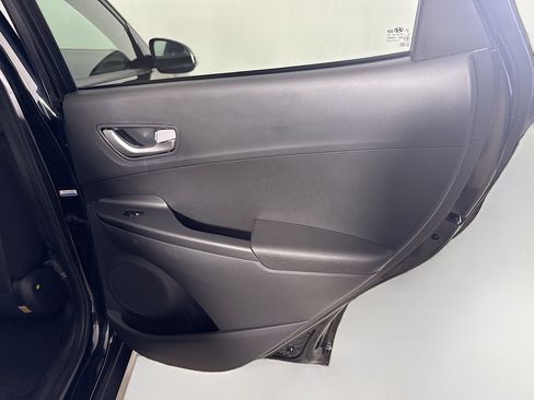 Used 2023 Hyundai Kona SE w/ Cargo Package image 28