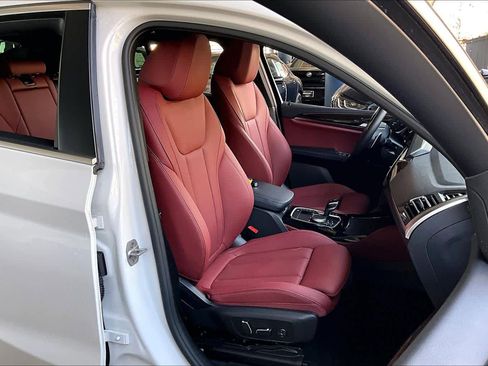 Used 2025 BMW X4 xDrive30i image 9