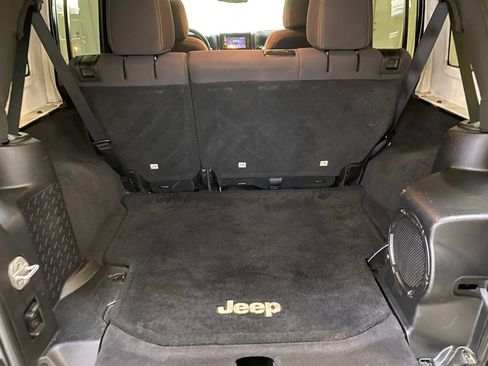 Used 2013 Jeep Wrangler Unlimited Rubicon w/ Connectivity Group AWD/4WD image 28