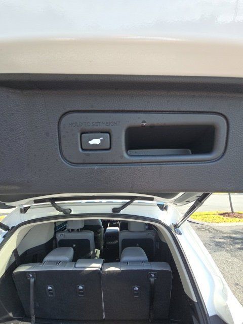 Used 2025 Honda Pilot EX-L image 11