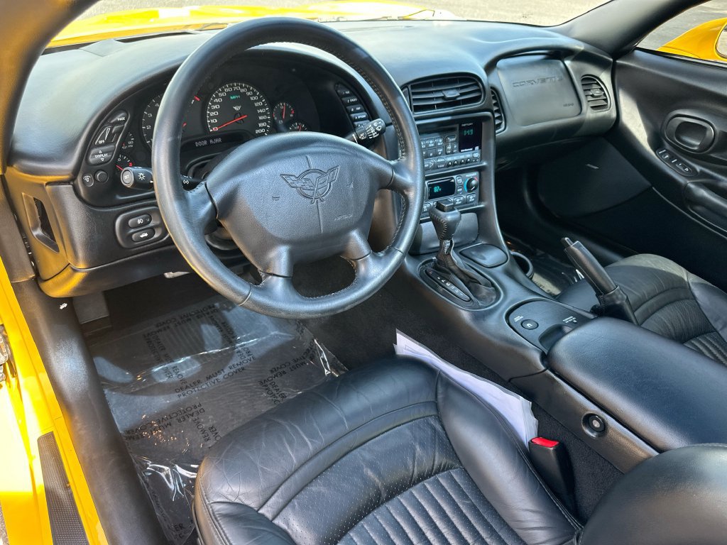 Used 2002 Chevrolet Corvette Coupe w/ Preferred Equipment Group2 RWD image 9