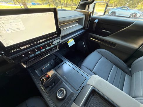 Used 2025 GMC Hummer EV 2X w/ Extreme Off-Road Package image 30