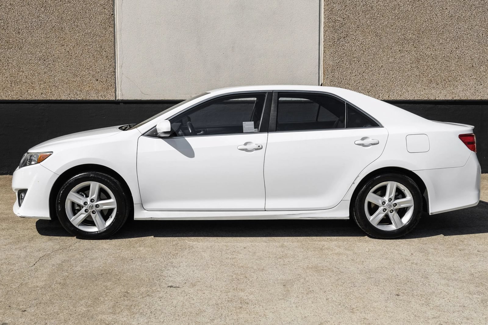 Used 2014 Toyota Camry SE FWD image 10