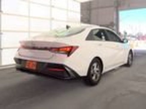 Used 2024 Hyundai Elantra SE FWD image 2