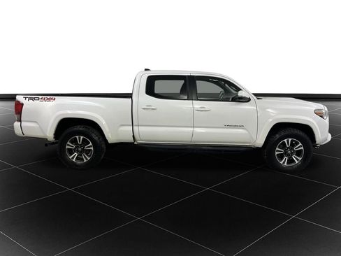 Used 2017 Toyota Tacoma TRD Sport w/ Premium & Technology Package image 6