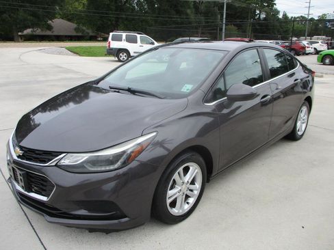 Used 2017 Chevrolet Cruze LT w/ Convenience Package FWD image 12