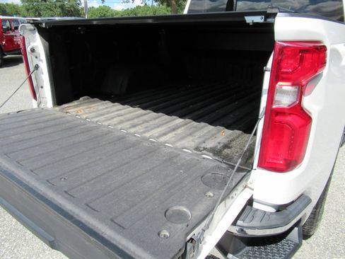 Used 2021 Chevrolet Silverado 1500 LTZ AWD/4WD image 31