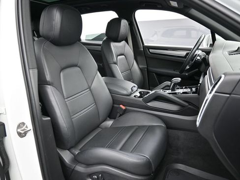 Certified 2022 Porsche Cayenne Platinum Edition AWD/4WD image 30