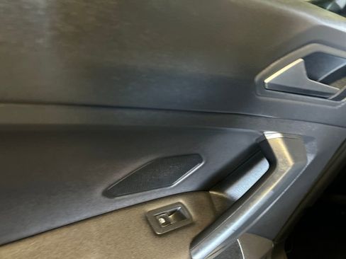 Used 2019 Volkswagen Tiguan SE image 27