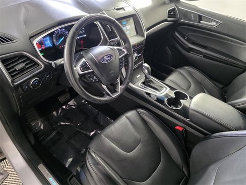 Used 2018 Ford Edge Titanium image 11