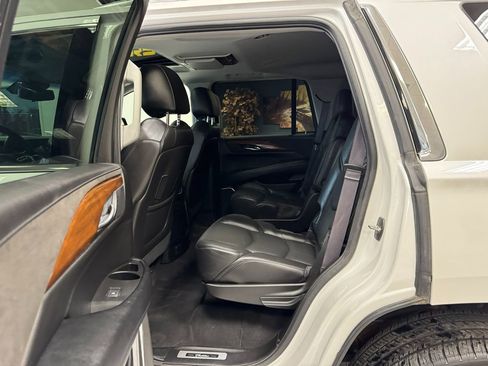 Used 2017 Cadillac Escalade Premium Luxury image 40