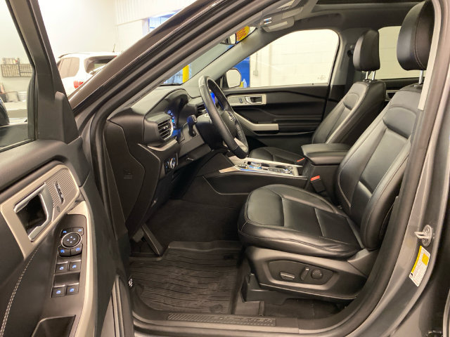 Used 2023 Ford Explorer XLT w/ Equipment Group 202A AWD/4WD image 28