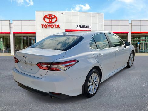 Used 2020 Toyota Camry LE image 3