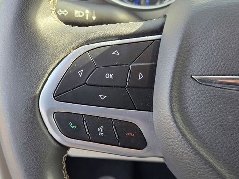 Used 2022 Chrysler Pacifica Touring-L FWD image 20