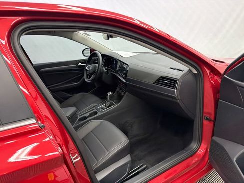 Used 2024 Volkswagen Jetta SE FWD image 14