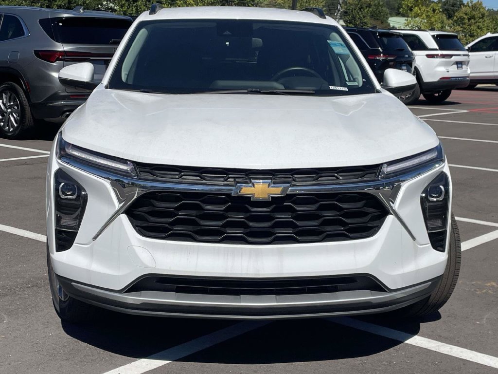Used 2025 Chevrolet Trax LT w/ LT Convenience Package FWD image 8