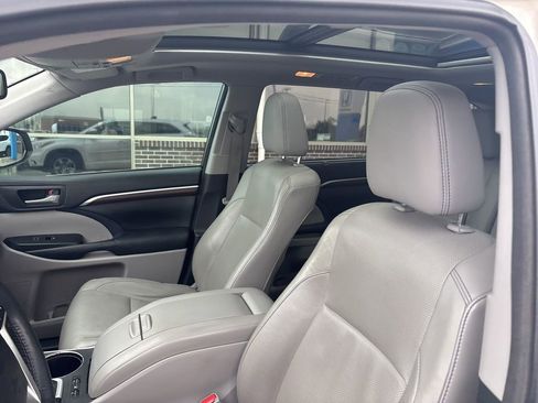 Used 2015 Toyota Highlander Limited Platinum image 13