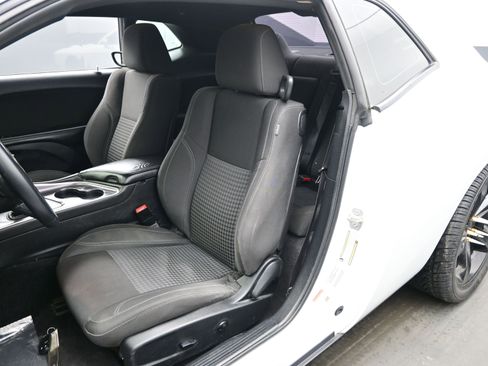 Used 2017 Dodge Challenger R/T image 11