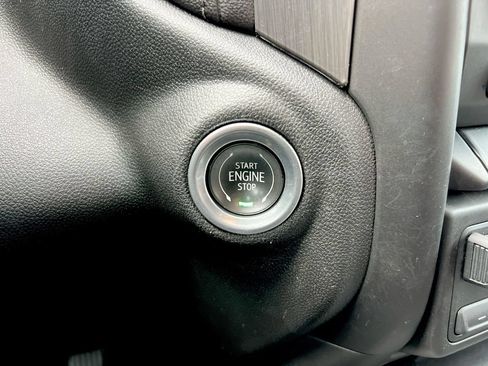 Used 2022 GMC Sierra 3500 Denali AWD/4WD image 15