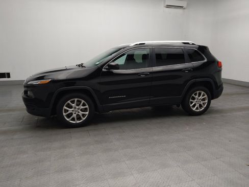 Used 2017 Jeep Cherokee Latitude FWD image 2