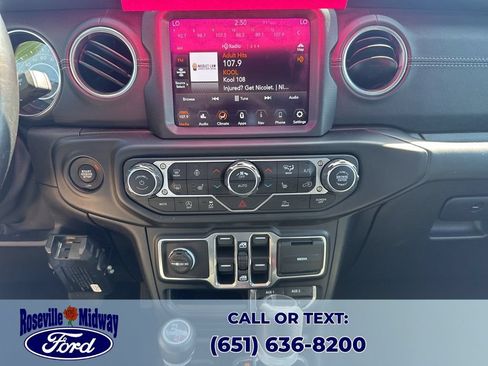 Used 2020 Jeep Gladiator Overland AWD/4WD image 18