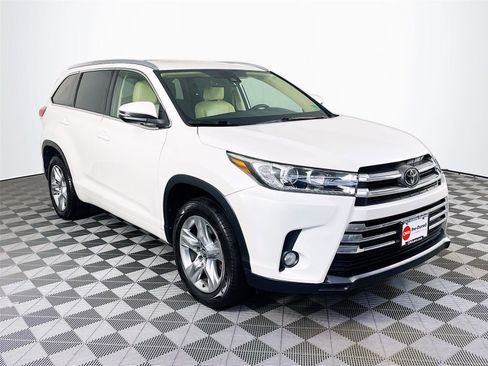 Used 2018 Toyota Highlander Limited FWD image 1