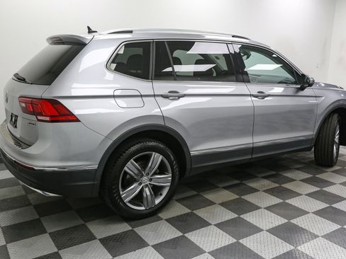 Used 2020 Volkswagen Tiguan SEL AWD/4WD image 8