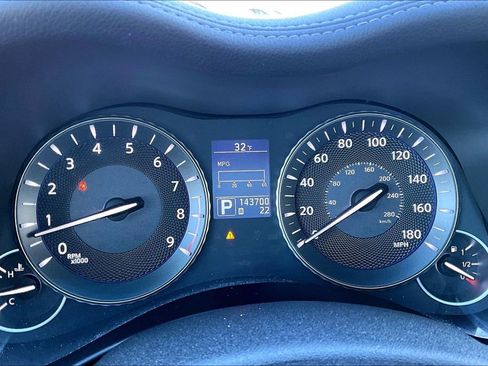 Used 2011 INFINITI M37 x w/ Deluxe Touring Pkg AWD/4WD image 18