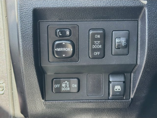Used 2015 Toyota Tundra SR5 w/ SR5 Upgrade Package RWD image 10