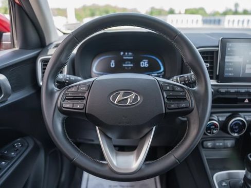 Used 2024 Hyundai Venue SEL FWD image 30