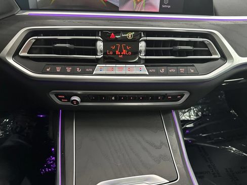 Used 2022 BMW X7 xDrive40i w/ Cold Weather Package AWD/4WD image 21