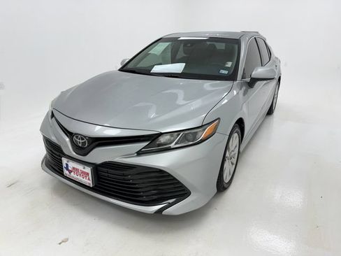 Used 2020 Toyota Camry LE FWD image 4