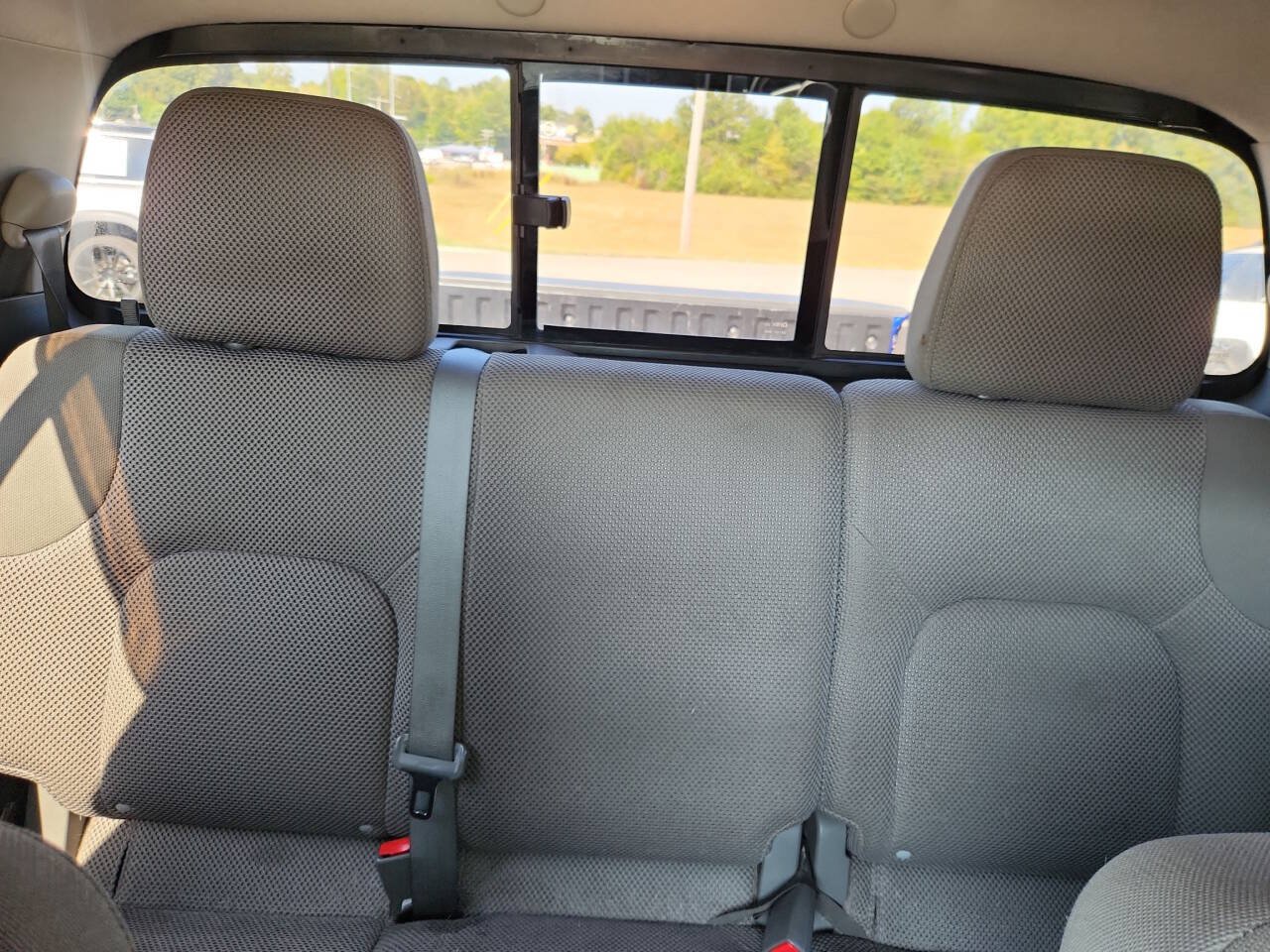 Used 2015 Nissan Frontier SV w/ SV Value Truck Package RWD image 14