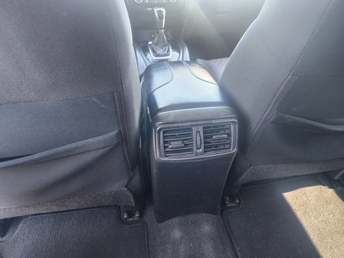 Used 2019 Nissan Rogue SV image 25