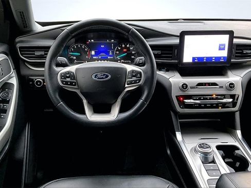 Used 2023 Ford Explorer XLT w/ Equipment Group 202A image 5