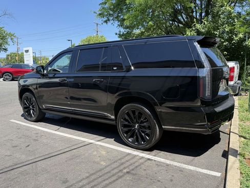 Used 2026 Cadillac Escalade ESV Platinum Sport w/ LPO, ONYX Package AWD/4WD image 4