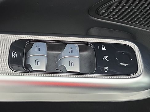 Used 2025 Mercedes-Benz E 350 Sedan image 28